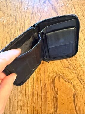 Brookstone Black Leather Zip Wallet with Embossed Logo